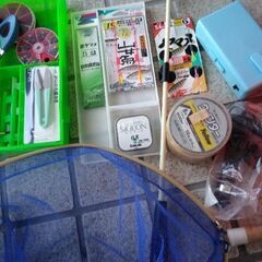 冬なので処分  釣り道工 一式  釣り針 網 バケツ ハサミ ルアー ポンプ 未使用品多数の画像