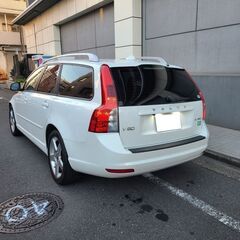 ボルボV50　2.0クラシック　H24モデル特別仕様車　車検6/10　走行65000ｋ　HDDナビ＆フルセグTV＆カラーバックカメラ　前後ドラレコ　ETC　サンルーフ＆黒革シート　17AW　キセノン＆フォグ　クルコン　2オーナーの画像