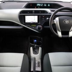 【燃費の良い車！！】　デザインが良く人気の車です。の画像
