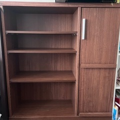 【無料】扉付き本棚の画像