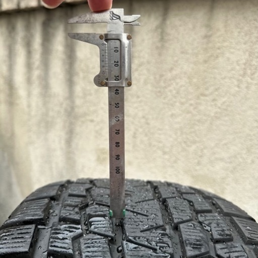 ハイラックス　スタッドレス　バリ溝　265/65/R17