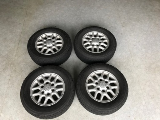 スタッドレスタイヤ215/65R15 6穴