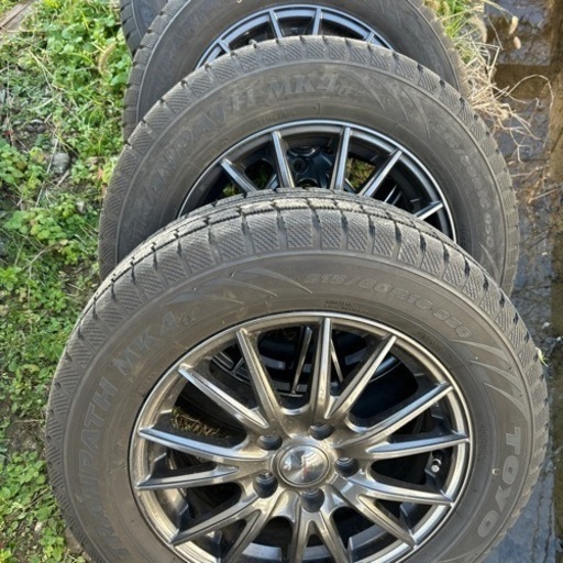 完売御礼‼️スタッドレスpcd114‼️タイヤホイールセット４本‼️　引き取り限定215/60r16