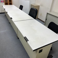 デスク、椅子