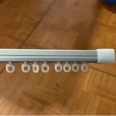 伸縮するカーテンレールの画像