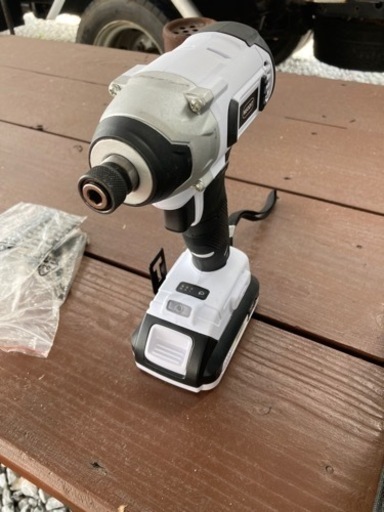 インパクトドライバー20V