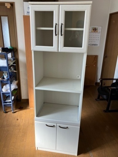 多機能の収納棚です。