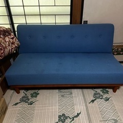 【決定しました】2〜3人掛け脚付きソファ 