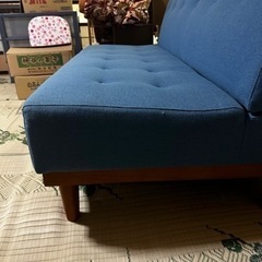 【決定しました】2〜3人掛け脚付きソファ の画像