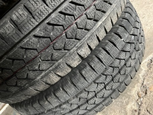 195/80R15 107/105L スタッドレスタイヤ　ハイエースに！！