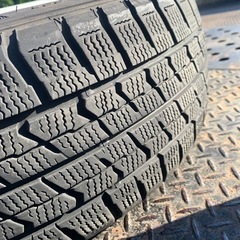 205/60R16インチスタッドレスタイヤの画像