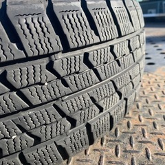 205/60R16インチスタッドレスタイヤの画像