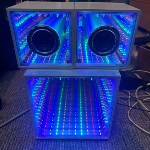 光るスピーカー