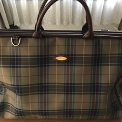 【美品・再値下げ・一度使用】チェックの大型ボストンバッグ