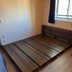 ベッドフレーム、クイーンサイズの画像