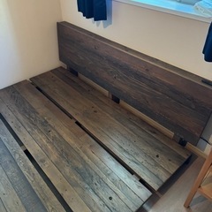 ベッドフレーム、クイーンサイズの画像