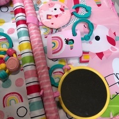 プレイジム　ベビージム　プレイマット　ピンク　おもちゃ　子供　29日までの画像