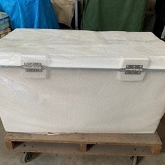 漁業用超大型クーラーボックスの画像