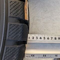 アルファード30系　スタッドレスタイヤの画像