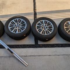 アルファード30系　スタッドレスタイヤの画像