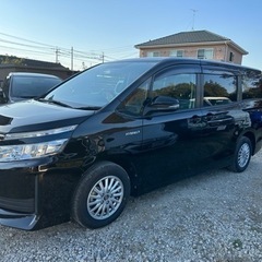 トヨタ ヴォクシー ハイブリッド  平成26年車　61,770kmの画像