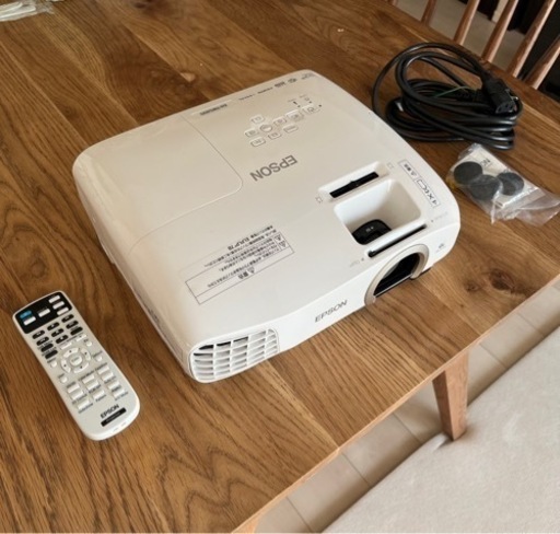 【ほぼ新品】EPSONプロジェクター