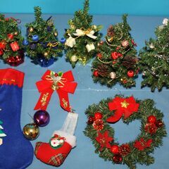 小型クリスマスツリー＋クリスマス飾りの画像
