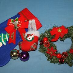 小型クリスマスツリー＋クリスマス飾りの画像