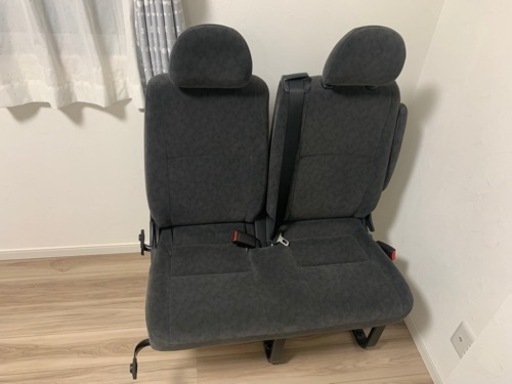 現行ハイエースワゴン　3列目シート