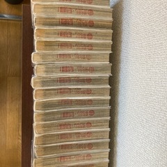 【この本棚全部】ベルセルク、東京グール、GANTZ、20世紀少年、銀の匙など全巻セットの画像