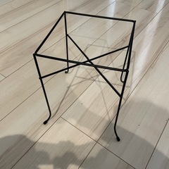 花瓶などを置く　台の画像