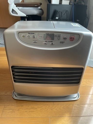 ダイニチ　ファンヒーター　木造10畳　９Ｌタンク　※平日18 時以降に受け渡し可能な方