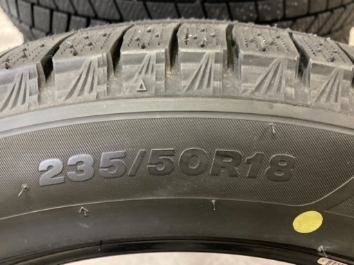 235 50 18 スタッドレスタイヤ　４本