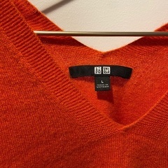 UNIQLOカシミアセーターオレンジ0円の画像