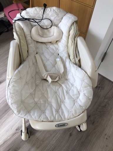 コンビ　ホワイトレーベル　フェアレットオートスウィングEX 電動ハイローチェア