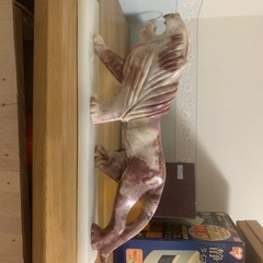 石　大理石っぽい石でできたライオン