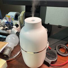 ニトリ USB卓上加湿器 2022年製 白の画像