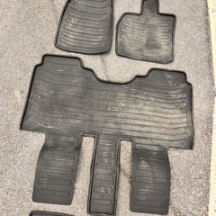 アルファードフロアマットの画像