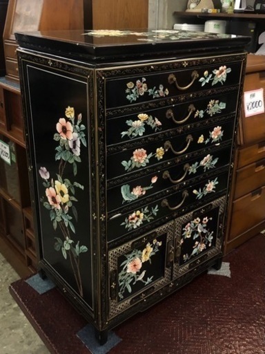 中国美術　木彫花模様が美しい箪笥