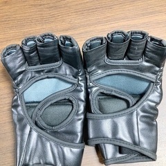 オープンフィンガーグローブ