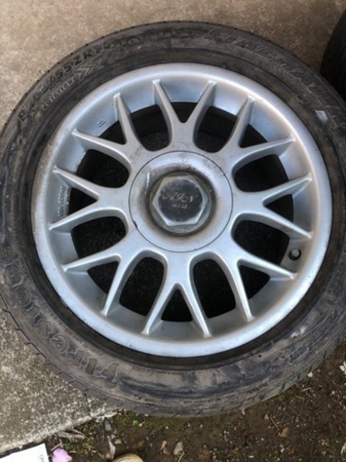 アルミホイールとタイヤ