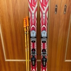 子供用スキー板とポールのセット