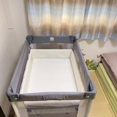 Aprica 折りたたみベビーベッドの画像