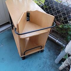 木製ワゴンの画像