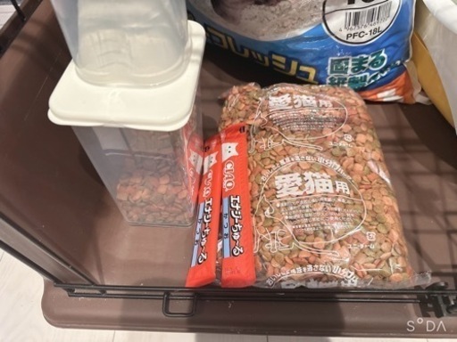 取引中！猫ちゃんを飼われる方に！猫のゲージ、餌、トイレ用品、餌水入れまとめ売り