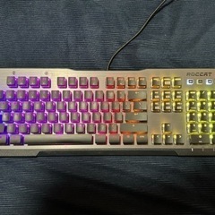 ROCCAT VULCAN 120 AIMO ゲーミングキーボードの画像