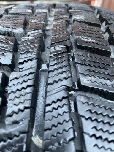 スタッドレスタイヤ　15インチ　195/65/R15