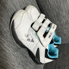 テニスシューズ ジュニアの画像