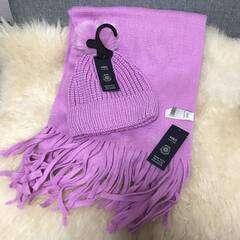 【値下げしました】新品未使用・ラベンダーピンクのマフラーと帽子セット