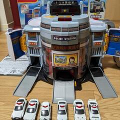 くるっと変形　DXポリスステーション パトカー6台付き